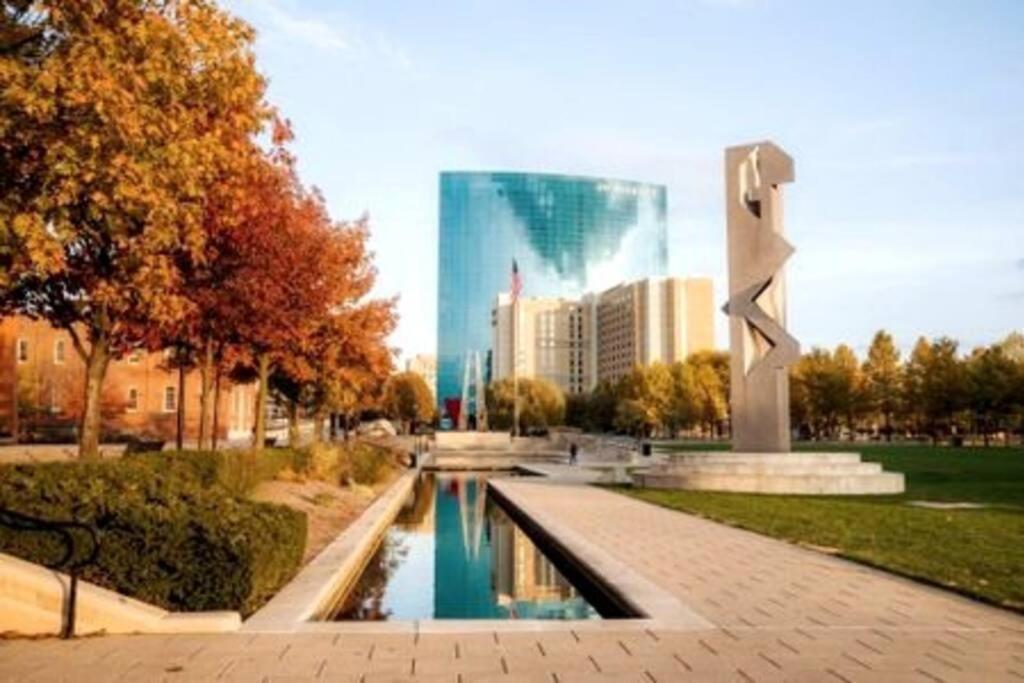 Free Parking! Downtown King Suite Lucas Oil- Conv Center Skywalk#1 Indianápolis Exterior foto