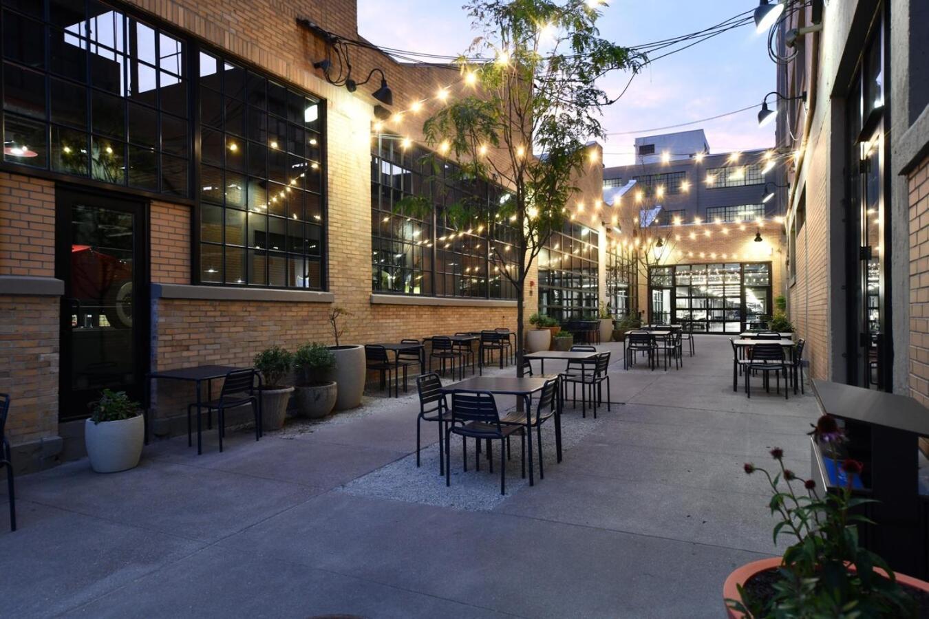 Free Parking! Downtown King Suite Lucas Oil- Conv Center Skywalk#1 Indianápolis Exterior foto