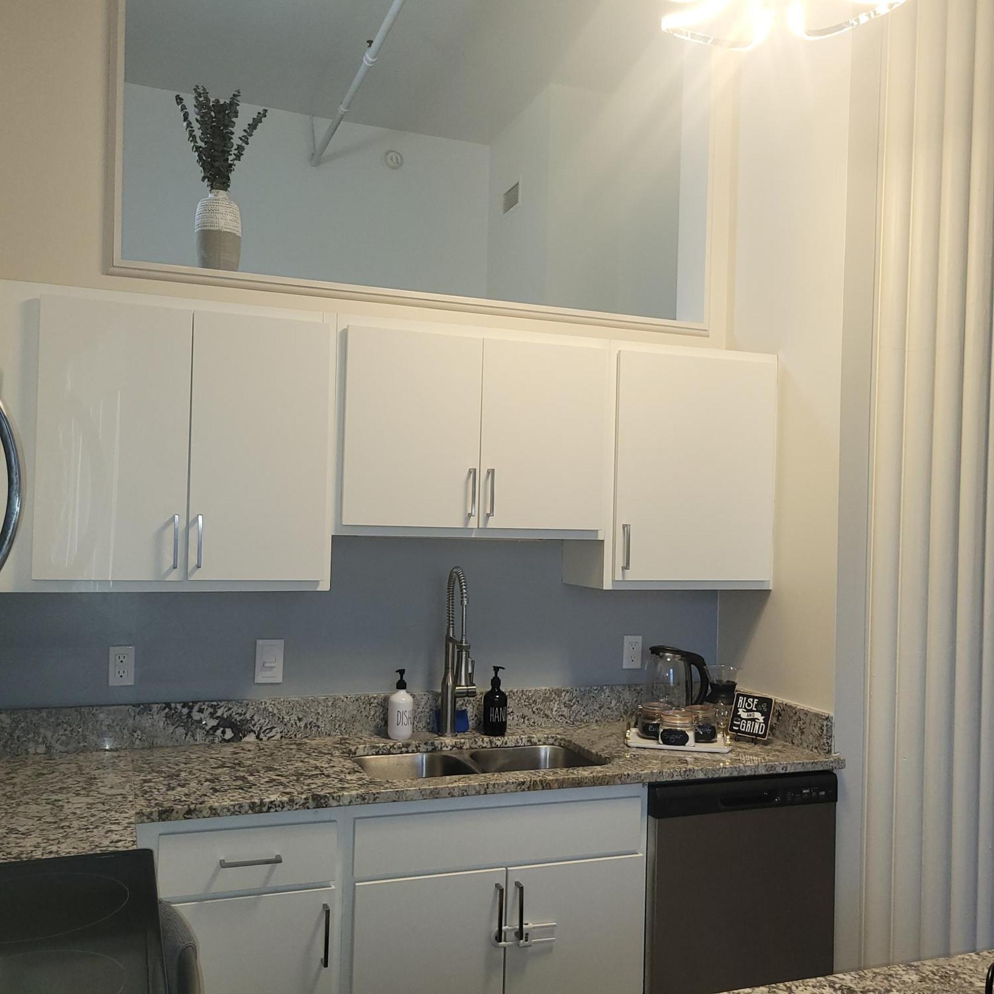 Free Parking! Downtown King Suite Lucas Oil- Conv Center Skywalk#1 Indianápolis Exterior foto